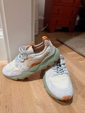 NWOT Flower Mountain Yamano 3 Uni Sneaker